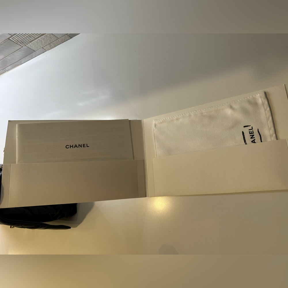 Chanel medium size lamb skin bag 12x7. - Picture 14 of 15